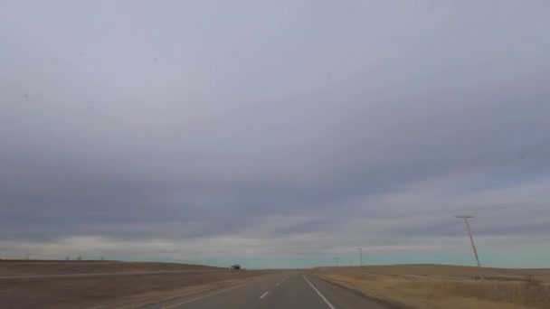 Dirigindo Lapso Tempo Através Das Pradarias Canadenses Céu Limpando Nuvens — Vídeo de Stock