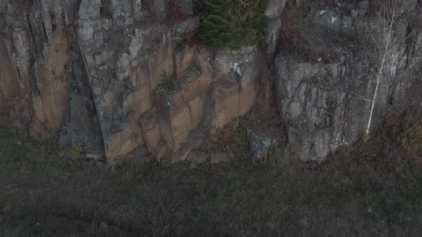 공중에서 밝혀진 기념비가 온타리오주 선더만에 — 비디오