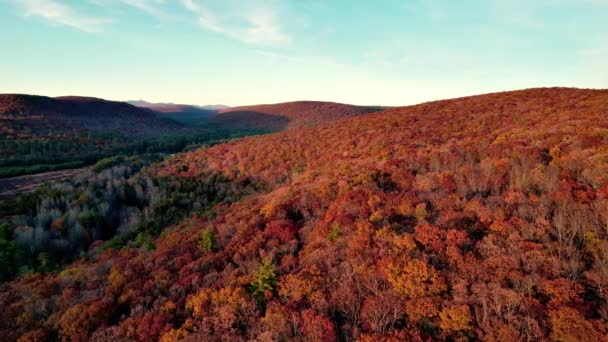 Drohnenvideomaterial Von Den Wunderschönen Appalachischen Bergen Während Der Blütezeit Hudson — Stockvideo