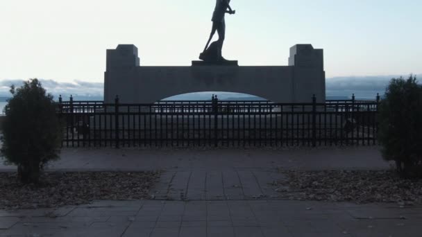 Empuje Hacia Arriba Sobre Terry Fox Monumento Thunder Bay Ontario — Vídeo de stock