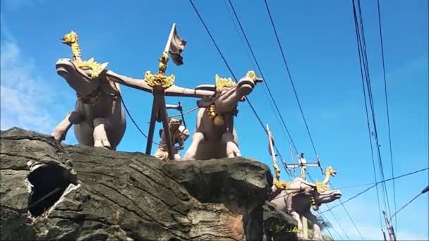 Patung Sapi Makepung Yang Terletak Daerah Pantai Yeh Leh Jembrana — Stok Video