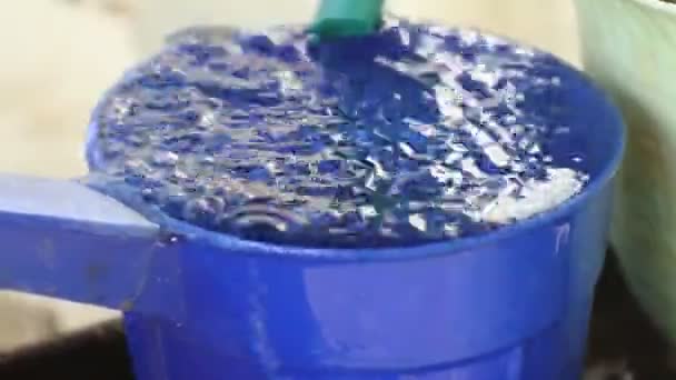 Διαρροή Νερού Από Μπλε Dipper Βίντεο Φουλ Δεν Ταιριάζει Πια — Αρχείο Βίντεο