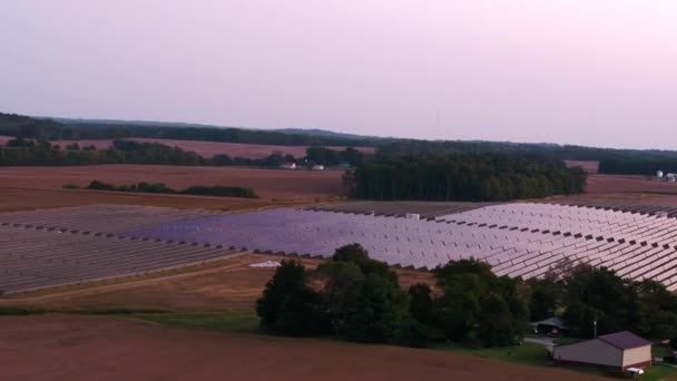 Letecký Pohled Solární Pole Farmy Hraničící Rezidenční Nemovitosti Který Nachází — Stock video