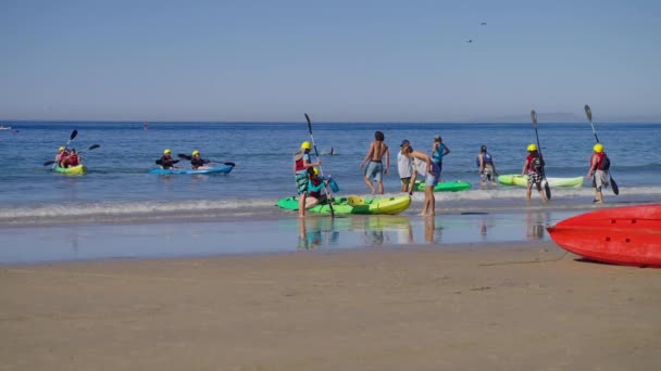 Kayakers Shoreline Jolla California Slowed Quarter Speed — Stock Video