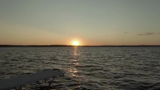 Zonsondergang Boven Woelig Boreal Forest Lake Saskatchewan Canada Drone Flyover — Stockvideo