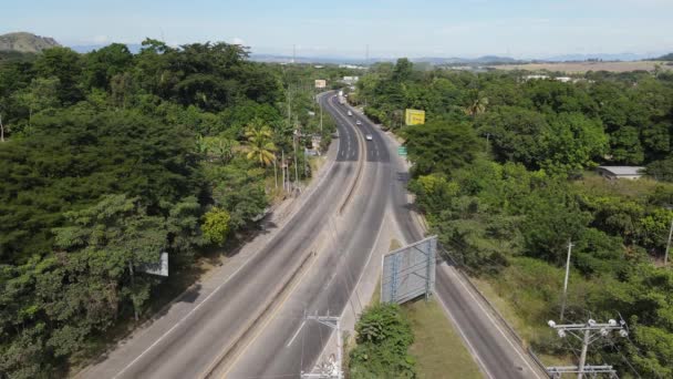 Vue Une Autoroute Avec Très Peu Circulation Plein Jour — Video