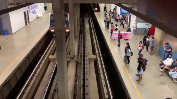 Vue Aérienne Personnes Portant Des Masques Attente Train Métro — Video