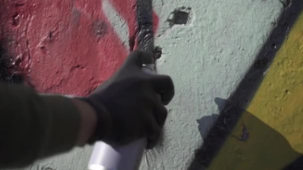 Rallentatore Vista Vicino Graffito Dipinto Mano Sulla Parete Una Linea — Video Stock