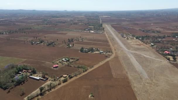 Luftaufnahme Einer Alten Verlassenen Landebahn Ländlichen Kenia — Stockvideo