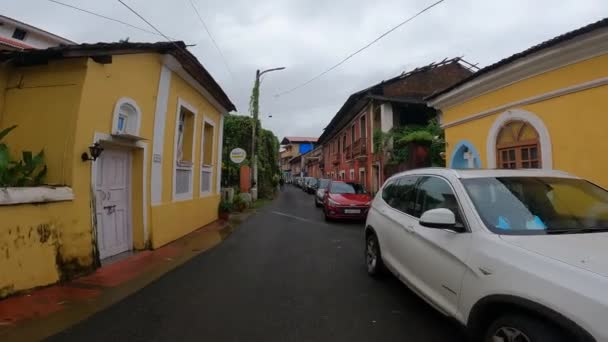 Färgglada Gatan Panaji Goa Indien Typisk Arkitektur Vacker Gata Promenad — Stockvideo