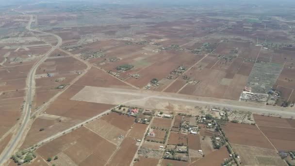 Luftaufnahme Einer Alten Und Verlassenen Landebahn Ländlichen Kenia — Stockvideo