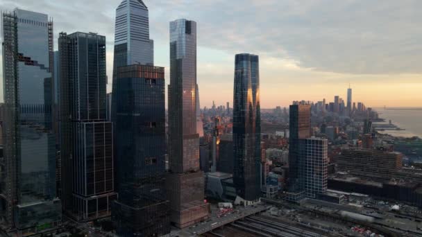 Şehir Merkezindeki Gökdelenler Nehir New Jersey Gökdelenleri New York Günbatımı — Stok video