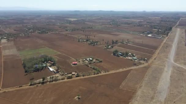 Pan Aéreo Una Pista Aterrizaje Vieja Desierta Zona Rural Kenia — Vídeo de stock