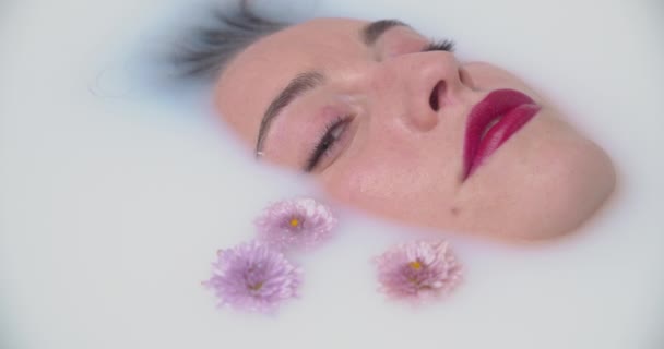 Relaxed Woman Lying Only Her Face Water While Enjoying Bath — Stock Video