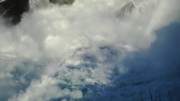 Čistá Čistá Energie Říčního Vodopádu Vysokoúhlý Pov — Stock video