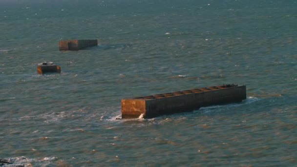 Gezicht Tweede Wereldoorlog Feniks Blokken Kunstmatige Mulberry Havens Normandië Landingen — Stockvideo