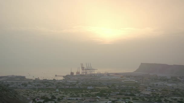 Coucher Soleil Sur Les Grues Industrielles Port Expédition Gwadar Balochistan — Video