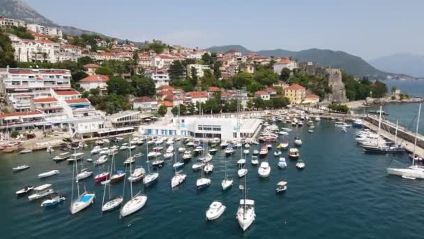 Herceg Novi Harbor Waterpolo Pool Montenegro Vista Aérea Barcos Marina — Vídeo de stock
