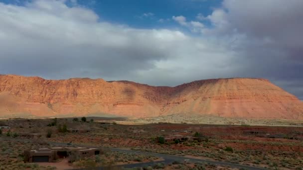 Vue Aérienne Village Art Kayenta Des Environs Traversant Une Route — Video