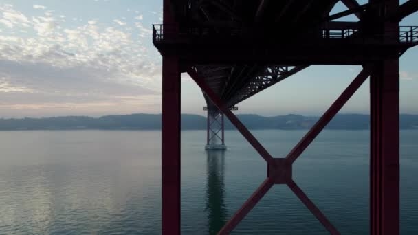 葡萄牙里斯本悬索桥的钢结构 — 图库视频影像