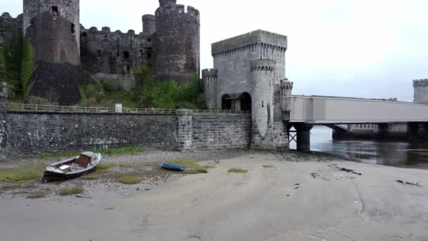 Historisch Conwy Kasteel Luchtfoto Van Landmark Stad Ruïne Stenen Muur — Stockvideo