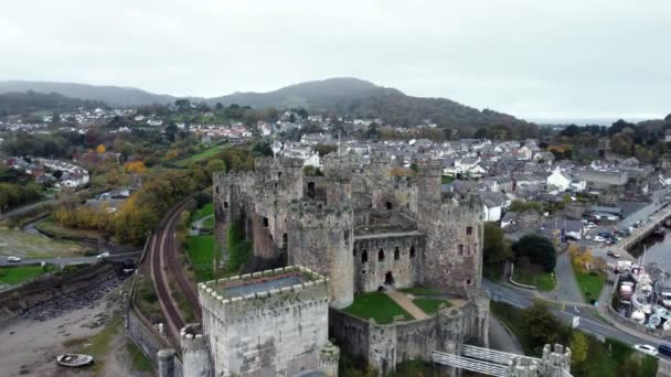 Historisch Conwy Kasteel Luchtfoto Van Landmark Stad Ruïne Stenen Muur — Stockvideo