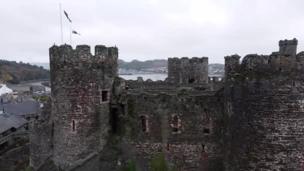 Tarihi Conwy Şatosunun Landmark Şehri Havadan Görünüşü Taş Duvar Mazgalları — Stok video