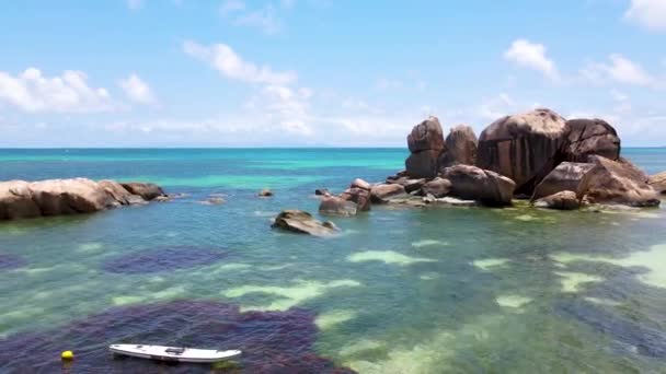 Seychelles Digue Rocks Aerial Drone40 Mp4 — стоковое видео
