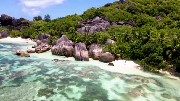 Seychelles Digue Rocks Drone43 Mp4 Aéreo — Vídeo de Stock