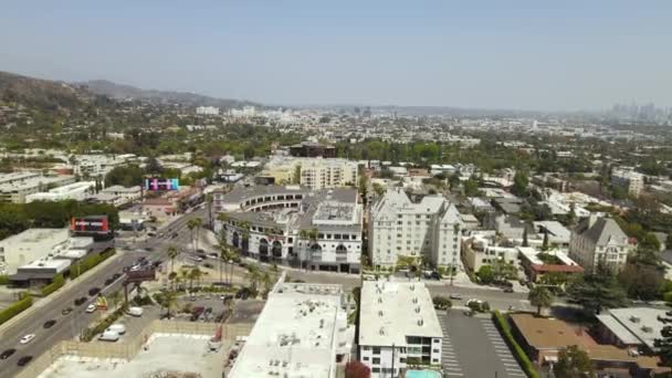 洛杉矶 加利福尼亚美国 西好莱坞的空中景观 日落日的建筑物和街道交通 建立无人机拍摄 — 图库视频影像