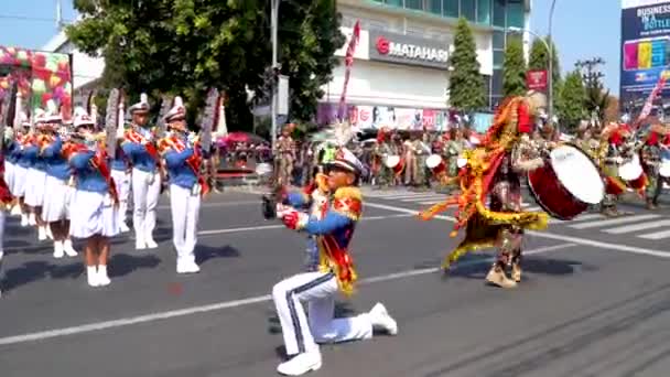 Estudantes Academia Militar Participando Desfile Engraçado Festivo Indonésia Cidade Magelang — Vídeo de Stock