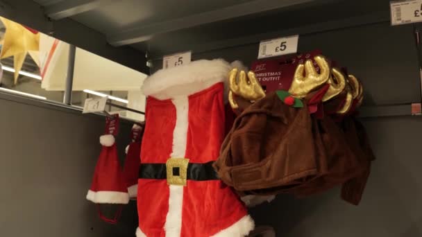 Jultomten Och Renkläder Till Salu Butik Julen Närbild Lutning Ner — Stockvideo