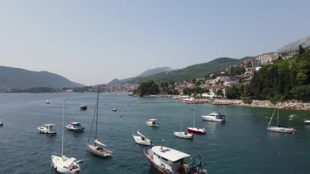 Herceg Novi Montenegro Vista Aérea Los Barcos Anclados Por Costa — Vídeos de Stock