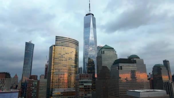 Letecký Pohled Soumračnou Oblohu Odrážející Oken Mrakodrapů New Yorku Usa — Stock video