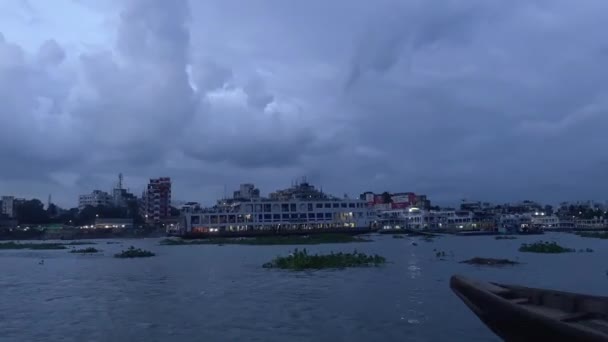 Una Grande Barca Galleggia Attraverso Fiume Buriganga Bangladesh — Video Stock