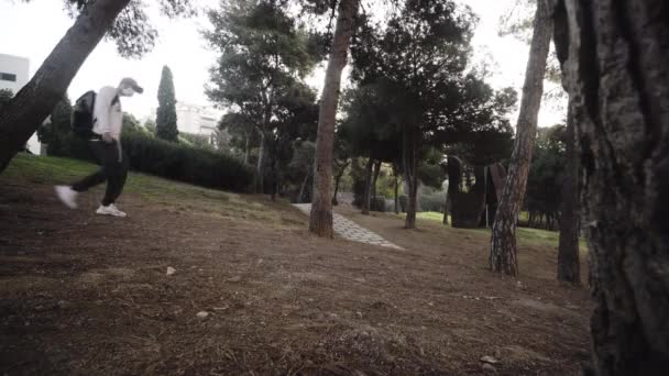 Spacerując Lesie Barcelonie Masce Hiszpania — Wideo stockowe