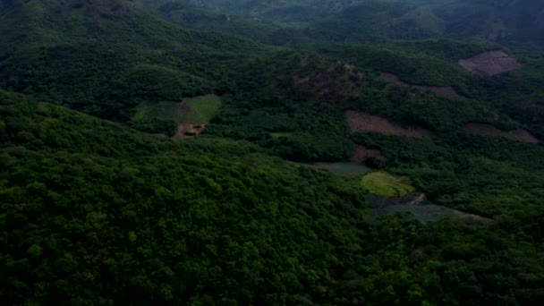 墨西哥瓦哈卡市附近山区的空中景观 由一架俯仰式无人驾驶飞机拍摄 — 图库视频影像