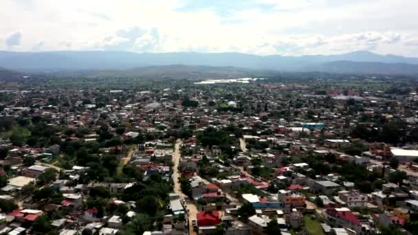 Letecký Pohled Předměstí Města Oaxaca Mexiku Natočený Dronem Horizontálním Posunem — Stock video