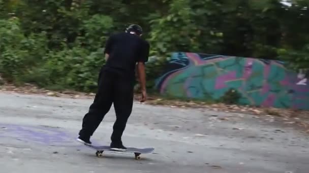 Boys Practice Skateboarding Abandoned Building Denpasar Bali October 2021 — Stockvideo