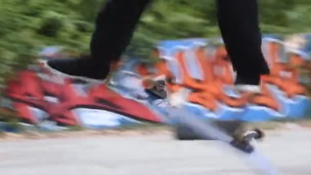 Αγόρια Πρακτική Skateboarding Ένα Εγκαταλελειμμένο Κτίριο Στο Ντενπασάρ Μπαλί Οκτωβρίου — Αρχείο Βίντεο