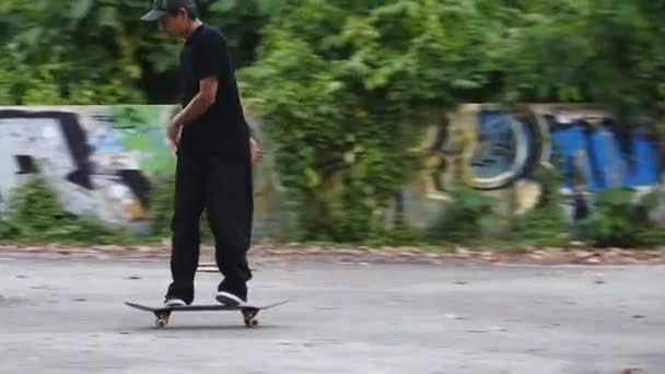 Niños Practican Skate Edificio Abandonado Denpasar Bali Octubre 2021 — Vídeos de Stock