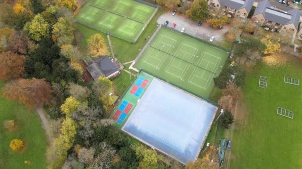 Drohne Aus Der Vogelperspektive Auf Tennisplätze Hoddeston Hertfordshire Großbritannien — Stockvideo