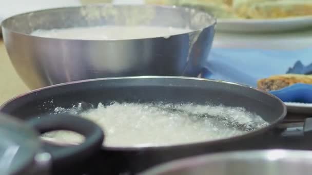 Gotować Kawałki Chleba Ryby Cieście Smaży — Wideo stockowe