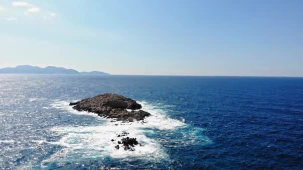 Pequena Ilha Rochosa Santa Jerusalém Meio Mar Jónico Kefalonia Grécia — Vídeo de Stock