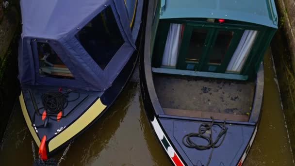 Rising Jib Shot Revealing Two Long Narrowboats Navigating Canal Lock — Stock Video
