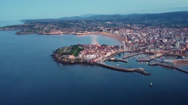 Gijón Zoom Aéreo Fuera Vista Capital Galicia Durante Noche Centro — Vídeos de Stock