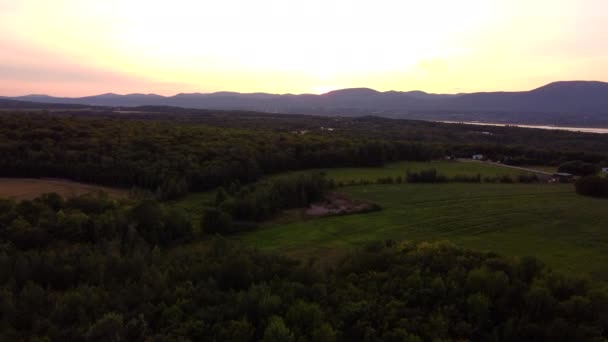 Luchtfoto Van Dorlans Bij Zonsondergang — Stockvideo