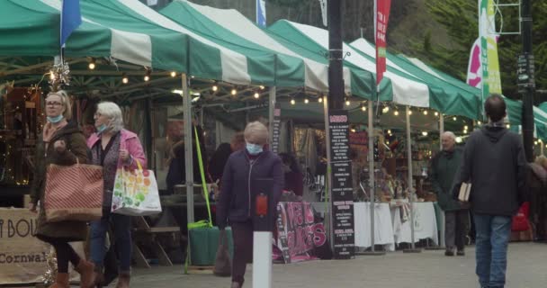 Mercado Granjeros Truro Cornwall Con Gente Caminando Compras Pasadas Con — Vídeos de Stock