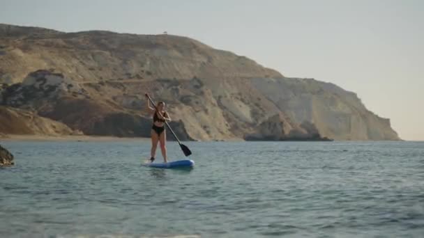 Woman Practicing Stand Paddleboarding — Stock Video
