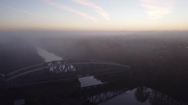 Misty Autumn Wilderspool Causeway Cantilever Bridge Manchester Ship Canal Aerial — Vídeos de Stock